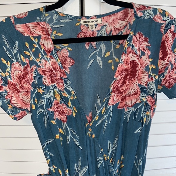 Billabong Floral Wrap Dress- worn once - Picture 3 of 3